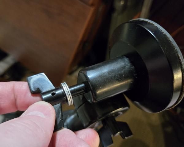 wingscrew with washers inserted into headjoint